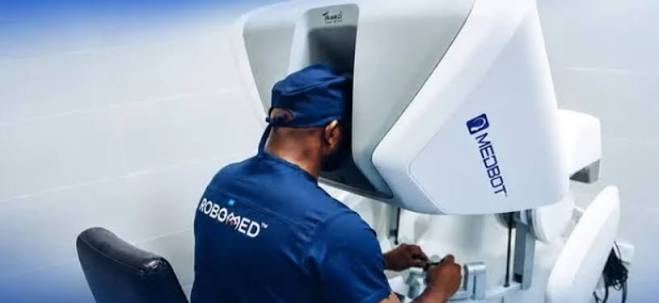Nigeria : un chirurgien opère à distance grâce à un robot, une première en Afrique de l’Ouest