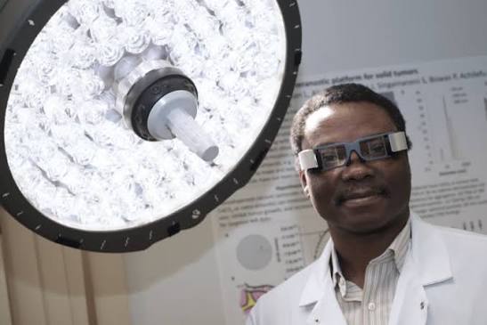Samuel Achilefu : le scientifique nigérian qui a développé des lunettes capables de révéler les cellules cancéreuses